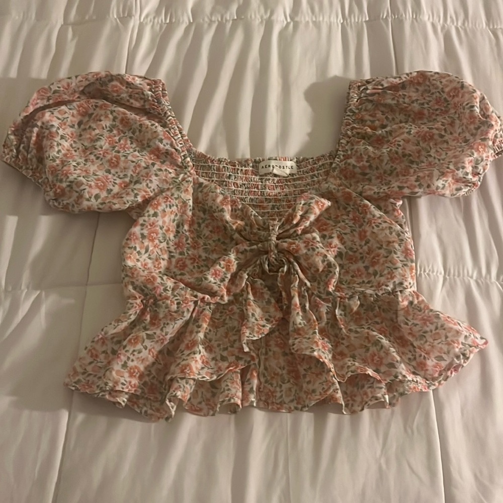 Aeropostale floral top,short puff sleeves, size small